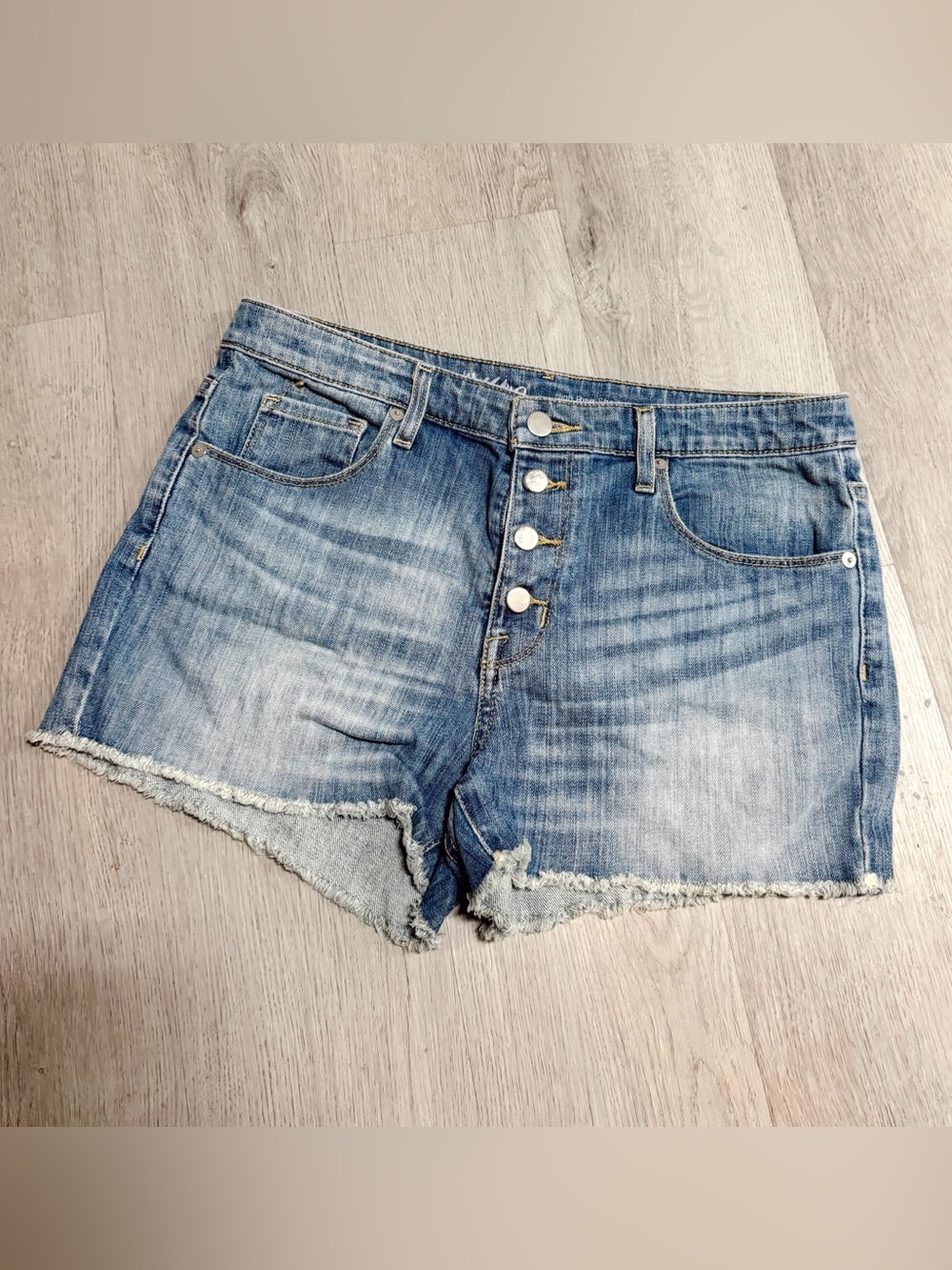 •MOSSIMO• HIGH RISE DENIM SHORTS